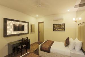 Postel nebo postele na pokoji v ubytování Hotel Plazzo At Delhi International Airport