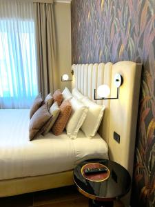 Postel nebo postele na pokoji v ubytování Mavi Luxury Suites