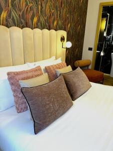 Postel nebo postele na pokoji v ubytování Mavi Luxury Suites
