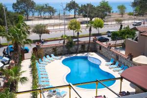 Bazén v ubytování Beldibi Beach Hotel nebo v jeho okolí