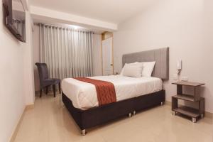 Postel nebo postele na pokoji v ubytování Sumaq Cusco Suites