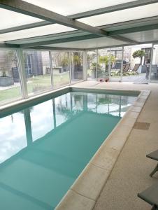 Πισίνα στο ή κοντά στο Gite 12 personnes avec piscine