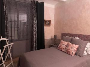 Posteľ alebo postele v izbe v ubytovaní Les Lauriers Duplex centre ville avec jardin