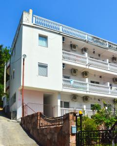 Balkón nebo terasa v ubytování Zlatni Pijesak - Apartmani Čanj + 37 fotografií