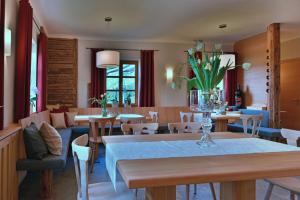 a dining room with tables and chairs at Weingut ADAM Amandus und Carmen in Leutschach