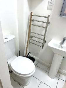 Ένα μπάνιο στο Stylish Studio Apartment