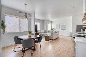 Η κουζίνα ή μικρή κουζίνα στο Stay Portland - City Serenity- Stylish 2-Bed Alberta Haven