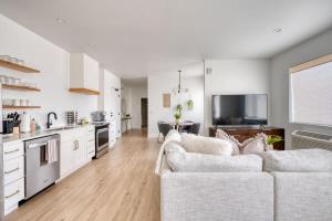 Η κουζίνα ή μικρή κουζίνα στο Stay Portland - City Serenity- Stylish 2-Bed Alberta Haven