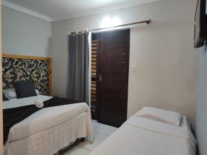 Cama ou camas em um quarto em Pousada Genipabu Praia