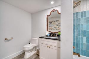 Ένα μπάνιο στο Stay Portland - 1910 Historic Jessie Morehead House - 98 WalkScore +34 φωτογραφίες