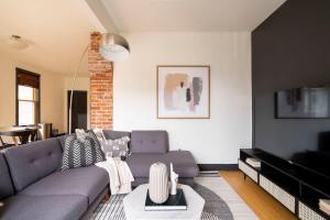 Μια τηλεόραση ή/και κέντρο ψυχαγωγίας στο Cozy Scandinavian Loft - Espresso & Boutiques