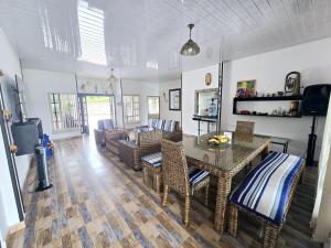 Kuchyň nebo kuchyňský kout v ubytování Villa Claudia, La Mesa, Cundinamarca