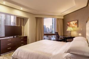 Postel nebo postele na pokoji v ubytování Sheraton Grand Panama