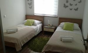 Een bed of bedden in een kamer bij Apartments Anita