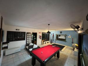 a living room with a pool table in it at Pousada maréatoa in São Sebastião