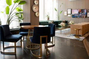 Area soggiorno di Rand Tower Hotel, Minneapolis, a Tribute Portfolio Hotel