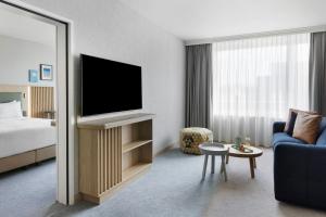 TV o dispositivi per l'intrattenimento presso Courtyard by Marriott Zurich North