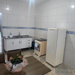 a kitchen with a refrigerator and a sink at Apartamento em Santana de Parnaiba in Santana de Parnaíba