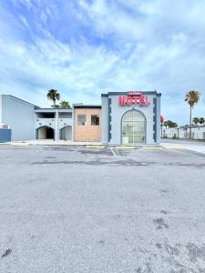 an empty parking lot in front of a motel at La Vista Motel in Brownsville