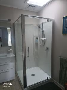 Ванная комната в Cozy spacious estuary view three bedroom townhouse +28 фотографий