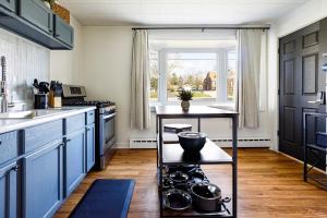 Η κουζίνα ή μικρή κουζίνα στο Laundry Room, Near Hwy, Parking Next To Entrance