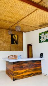 Μια τηλεόραση ή/και κέντρο ψυχαγωγίας στο Balenta Bungalow Gili Trawangan