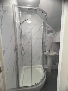 Ένα μπάνιο στο Lodge - Sleeps 10 & Free Parking