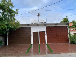 صورة لـ 8 habitaciones para 16 personas في فلوريس