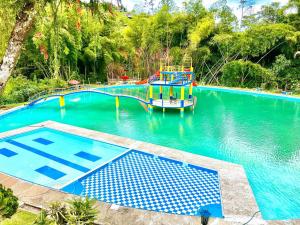 an empty swimming pool in the middle of the water at HOTEL Parque recreacional EL LAGO LIBANO in Líbano
