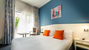 Postel nebo postele na pokoji v ubytování Hôtel Marso