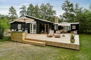 En have udenfor Cozy Summerhouse On Bornholm