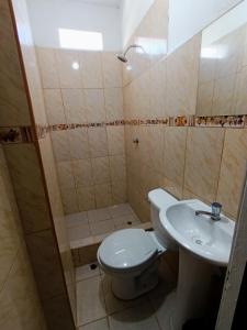 a bathroom with a toilet and a sink at Hospedaje Live in Tingo María