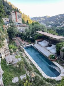 Πισίνα στο ή κοντά στο Restored Stone Villa Overlooking Menton