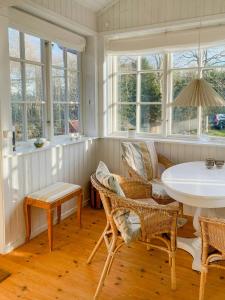 Φωτογραφία από το άλμπουμ του Forest Retreat With Wood Stove In Skåne σε Osby
