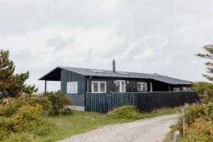 Το κτήριο όπου στεγάζεται  η παραθεριστική κατοικία