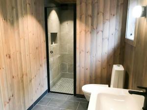 Koupelna v ubytování Peaceful Cabin By Rødungen + 29 fotografií