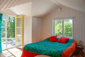 a bedroom with a bed in a room with windows at Archipelago Holiday Home With View On Stora Aspön in Norra Ljustero