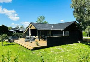 Zahrada ubytování Classic Cottage Near Forest And Beach In Grenaa
