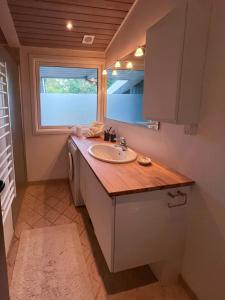 Η κουζίνα ή μικρή κουζίνα στο Cozy Summer House In Nysted With Sea View