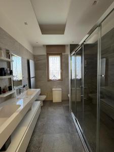Ένα μπάνιο στο The Villa Pool & Relax