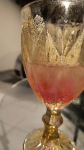 a glass vase with a drink in it at Casa Serena - Quarto in Camocim