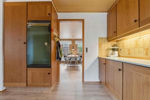 Køkken eller tekøkken på Spacious Holiday Home Near The Beach