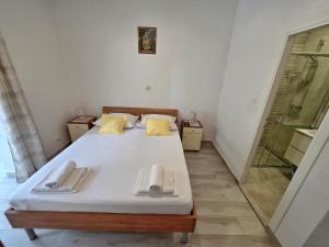 Postel nebo postele na pokoji v ubytování Cosey Studio Apartment For 2 Free Private Parking