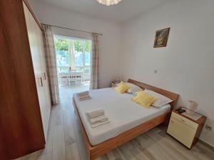Postel nebo postele na pokoji v ubytování Cosey Studio Apartment For 2 Free Private Parking