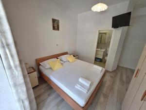 Postel nebo postele na pokoji v ubytování Cosey Studio Apartment For 2 Free Private Parking