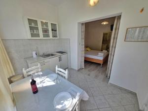 Fotografie z fotogalerie ubytování Cosey Studio Apartment For 2 Free Private Parking v destinaci Makarska