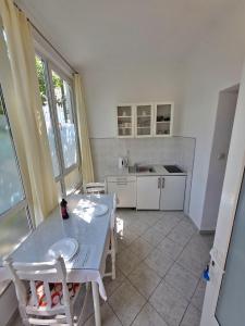 Kuchyň nebo kuchyňský kout v ubytování Cosey Studio Apartment For 2 Free Private Parking + 21 fotografií