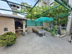 Zahrada ubytování Cosey Studio Apartment For 2 Free Private Parking