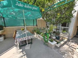 Fotografie z fotogalerie ubytování Cosey Studio Apartment For 2 Free Private Parking v destinaci Makarska
