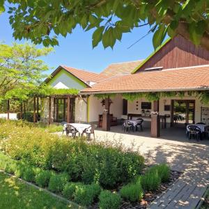 Zahrada ubytování Tisza Lodge B&B - Panzió + 22 fotografií